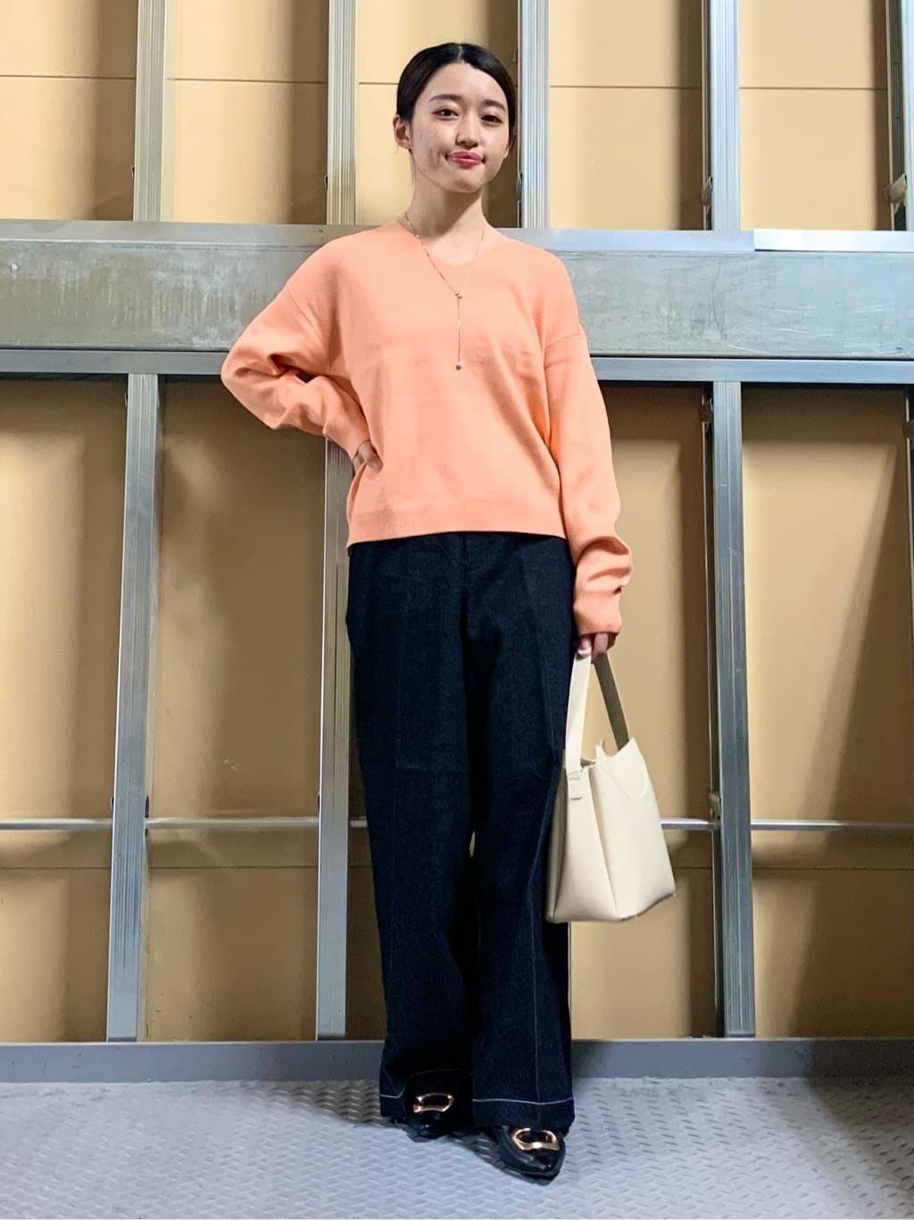 sahoさんの「THE SHOP TK｜【S-XLサイズ/上品見えが叶う】Vネックニット/洗濯機OK」を使ったコーディネート