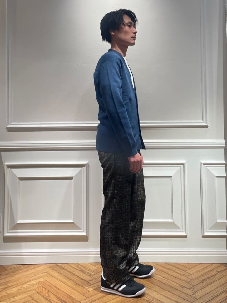 橋本さんの「DRESSTERIOR｜ウォッシャブル コットンカシミヤスムースカーディガン」を使ったコーディネート