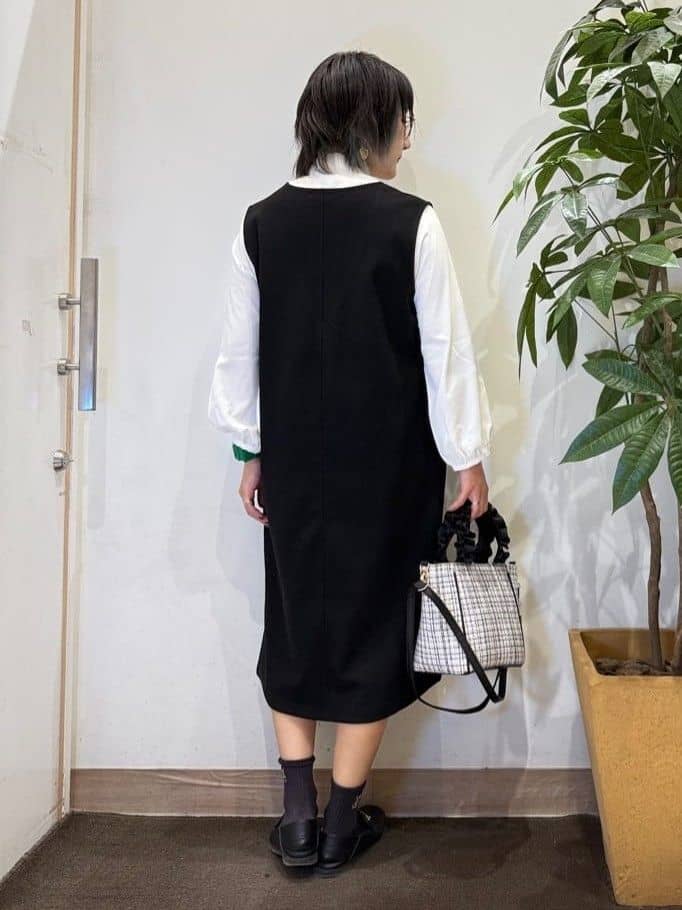 misakiさんの「SHOO･LA･RUE｜【2点セット/洗濯機可】時短でコーデが決まる ジャンドレ+リブインナー」を使ったコーディネート