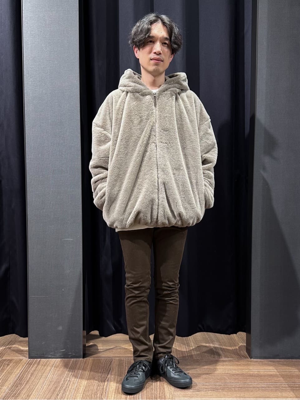 tomoyaさんの「THE SHOP TK｜フードフェイクファーブルゾン」を使ったコーディネート