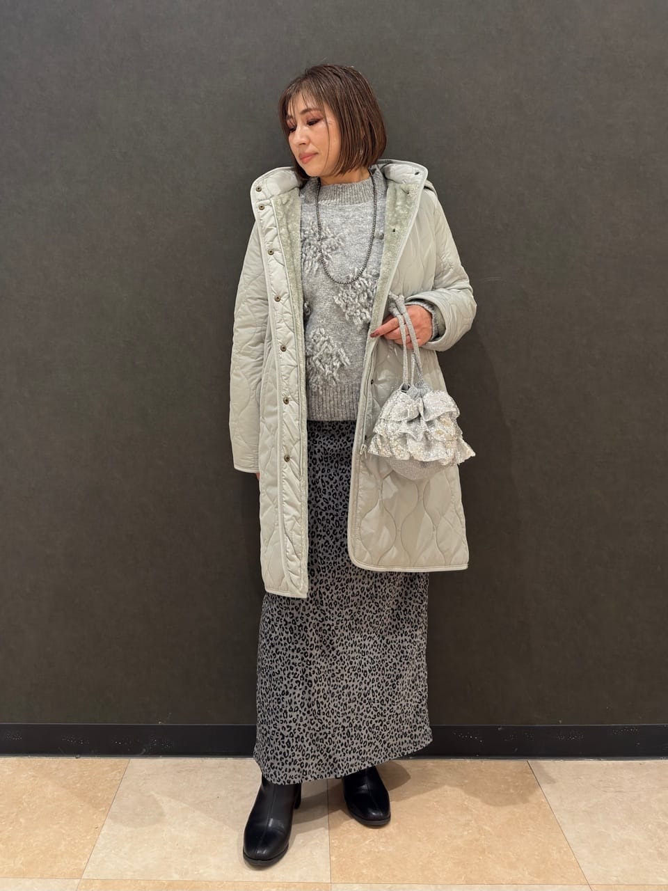 Megさんの「SHOO･LA･RUE｜【撥水/フード取り外し可】冬に嬉しいこだわり満載 ひょうたん柄キルトコート」を使ったコーディネート