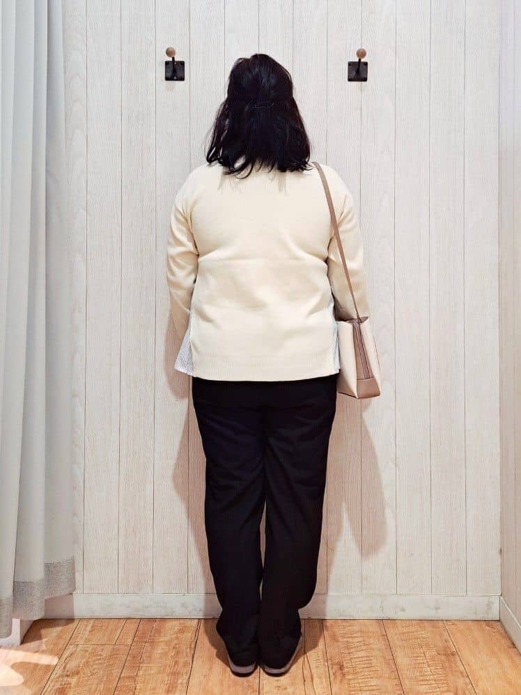 kotomiさんの「SHOO･LA･RUE｜【洗濯機可/S-LL/体型カバー】横姿もきれい見え スポンディッシュ Aライントップス」を使ったコーディネート