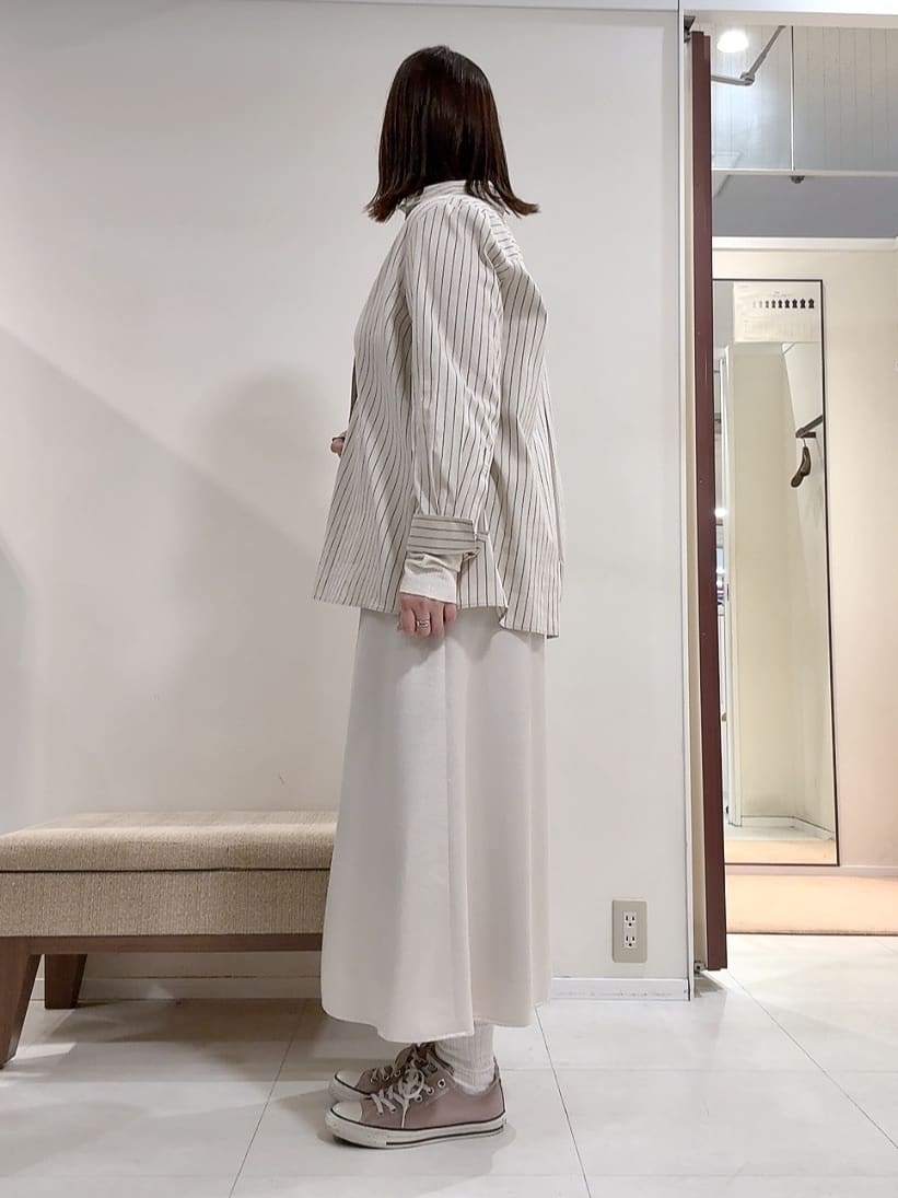 YUIさんの「UNTITLED｜【ウエストゴム/洗える】サテンナロースカート」を使ったコーディネート
