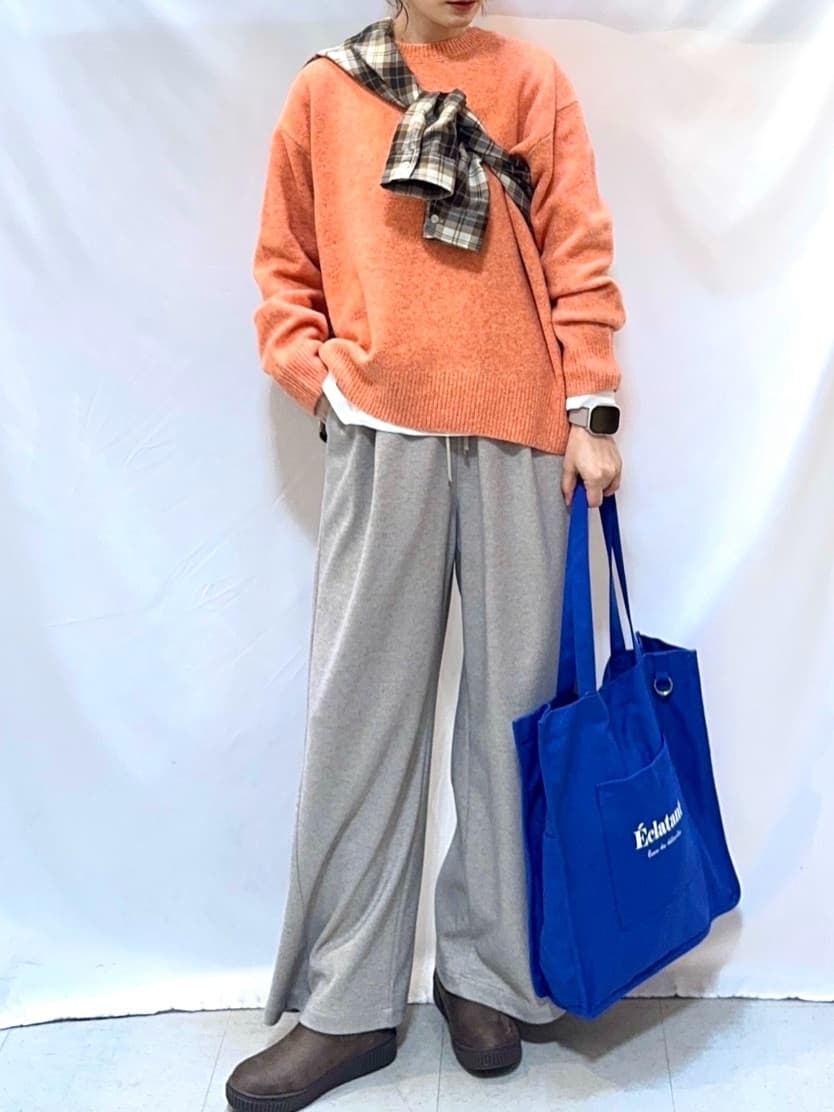 𝐇𝐢𝐫𝐨𝐦𝐢さんの「SHOO･LA･RUE｜グラフィックアソート ベーシックロンT」を使ったコーディネート