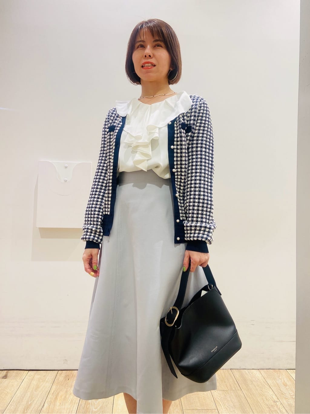 YUKOさんの「index｜チェックジャカードカーディガン【洗濯機OK】」を使ったコーディネート