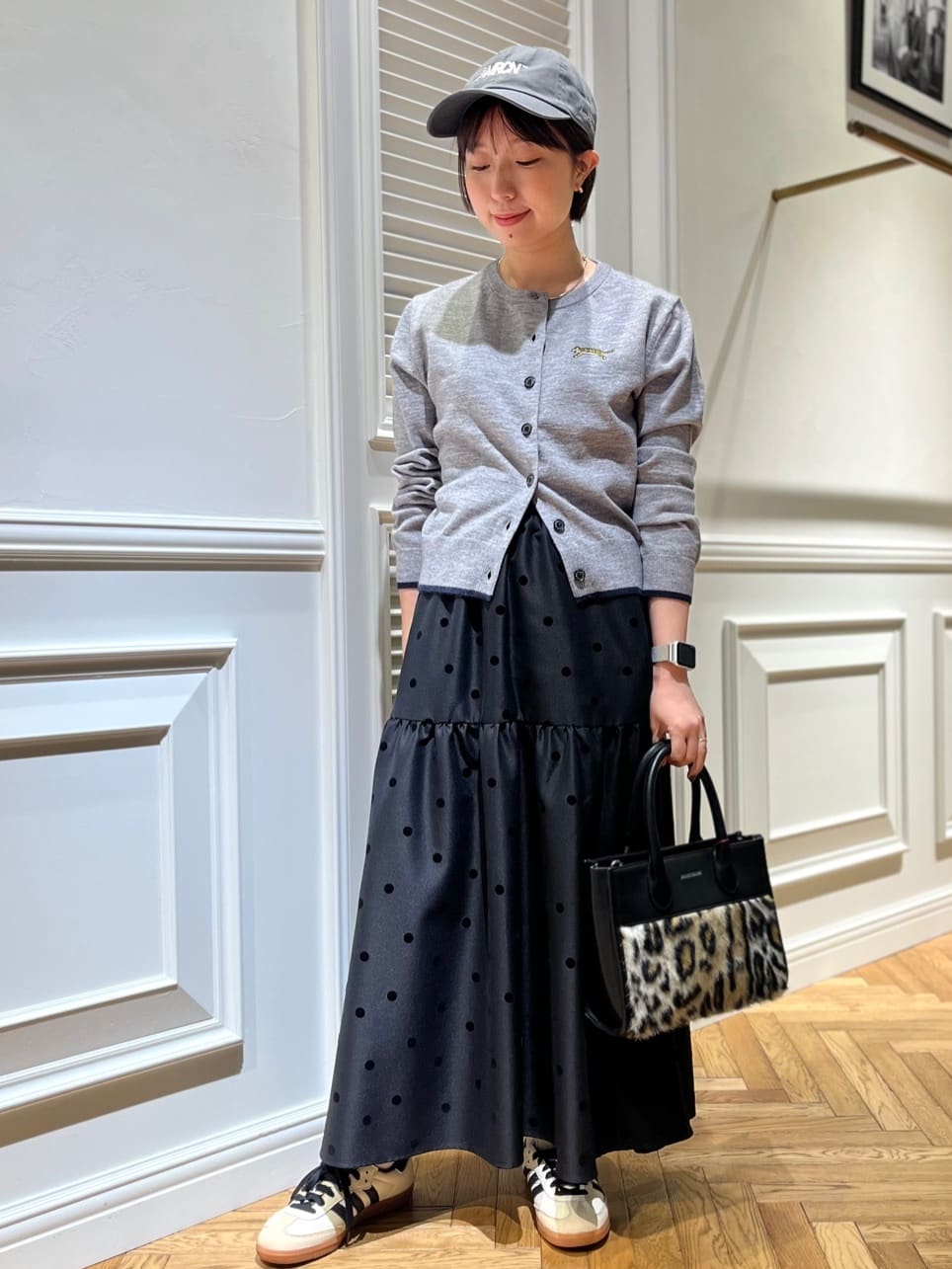 つじ まこさんの「DRESSTERIOR｜フェイクファーコンビリサイクルレザートートバッグ」を使ったコーディネート