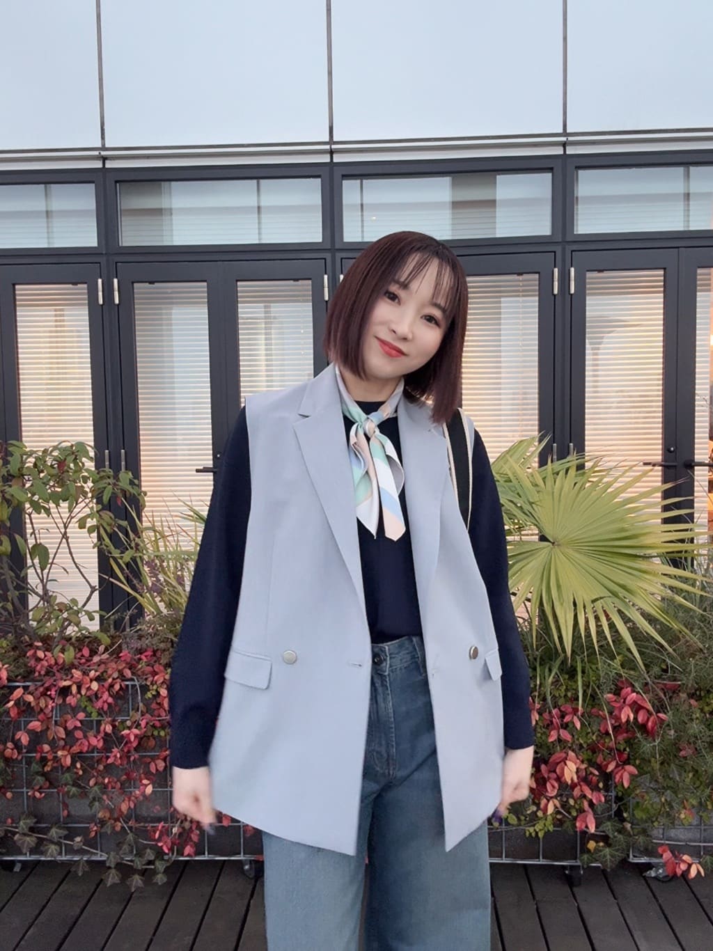 𝐜𝐡𝐢𝐤𝐚さんの「SHOO･LA･RUE｜【セットアップ可/S-LL/洗濯機可】サッと羽織ってこなれ見え ダブルブレストジレ」を使ったコーディネート