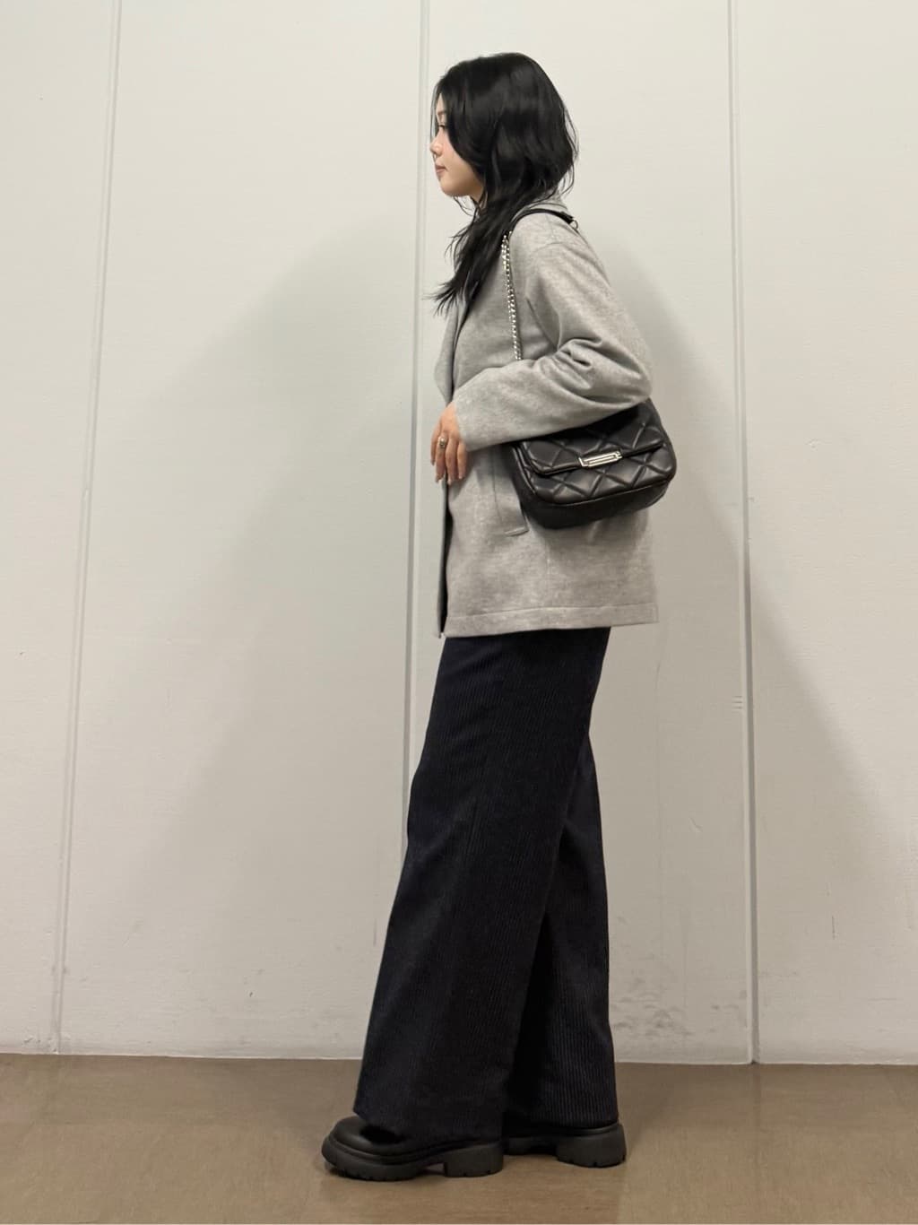 mizukiさんの「INDIVI｜【冬ニット人気NO．1！／カシミヤ混】ミドルゲージハイネックニット」を使ったコーディネート