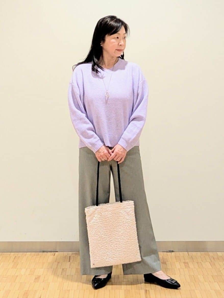 なおさんの「Reflect｜【選べる5色／ゆったりシルエット】Vネックスパンコールニット」を使ったコーディネート