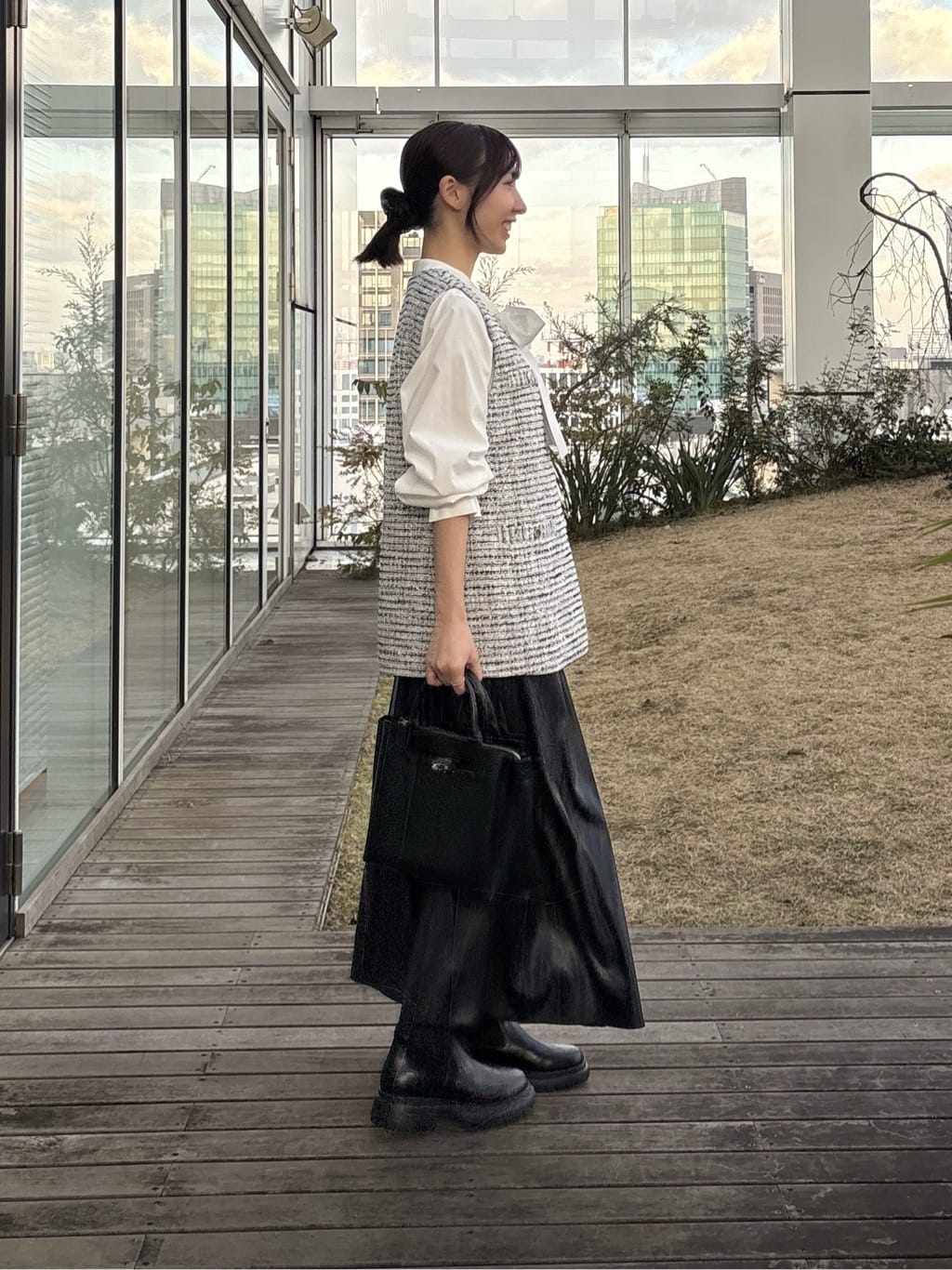 Yoshimiさんの「INDIVI｜【2点セット／洗える】ツイードジレ＆ボウタイブラウス」を使ったコーディネート