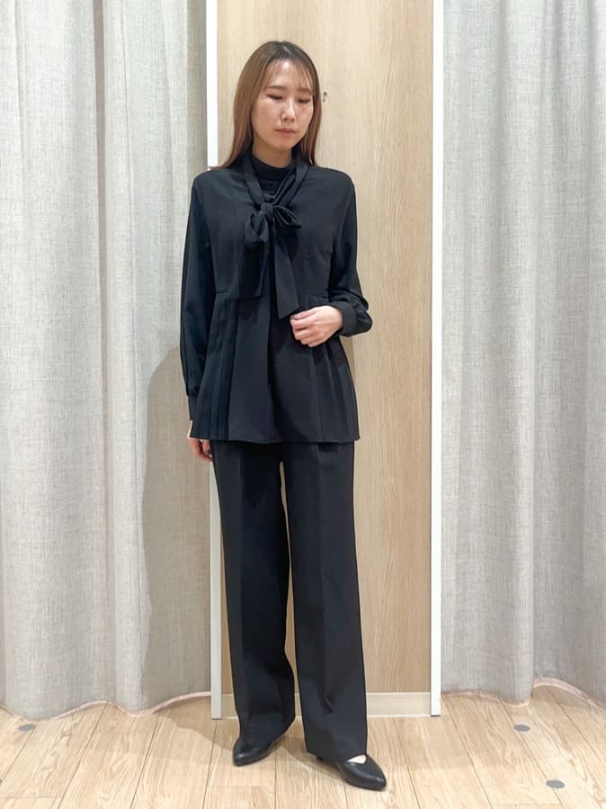 みーちゃんさんの「grove｜【マシンウォッシュ/防シワ/UVカット】裾プリーツ取り外しボウタイブラウス」を使ったコーディネート