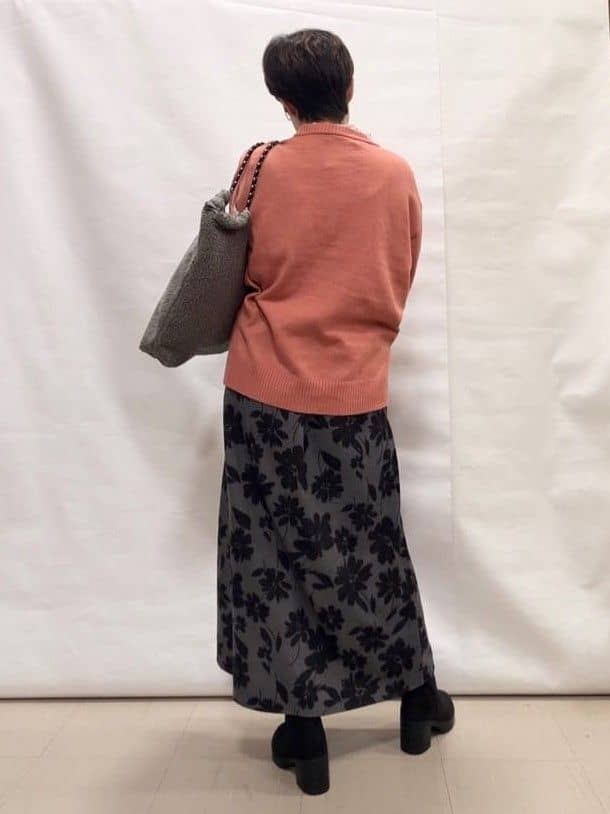 なっちゃんさんの「SHOO･LA･RUE｜【S-LL/洗濯機可】ふわふわがやみつきになる柔らかさ スウェットライクロゴニット」を使ったコーディネート