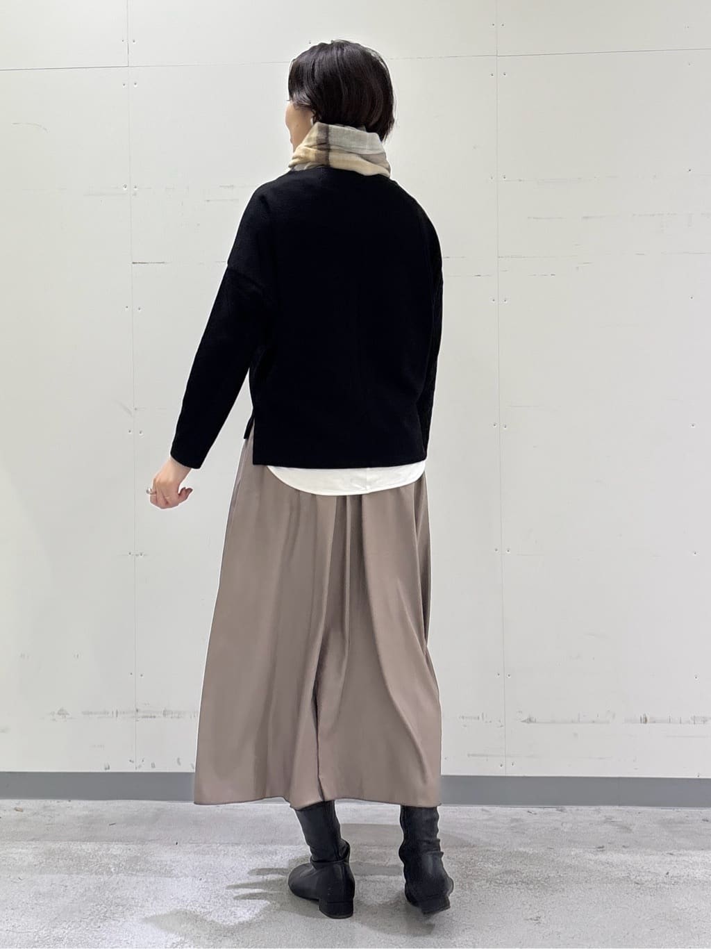 yuriさんの「INDIVI｜【SETUP可能／洗える／UVケア】ライトジャージ ボトルネックトップス」を使ったコーディネート