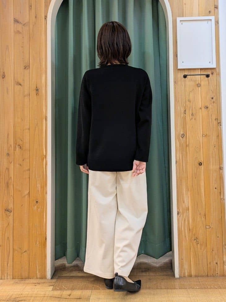 ショーコラさんの「SHOO･LA･RUE｜【洗濯機可/S-LL】ウエストのタブボタンがポイント　ワイドパンツ」を使ったコーディネート