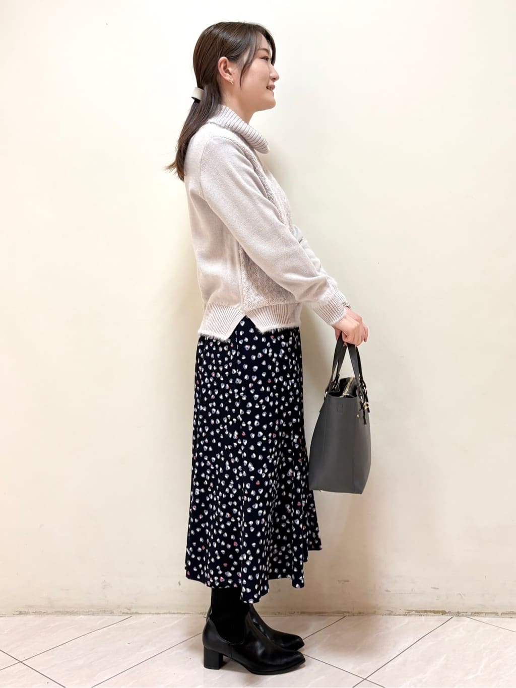 mikiさんの「Reflect｜【ほんのりラメ感◎】ふわふわフェザーヤーンハイネックニット」を使ったコーディネート