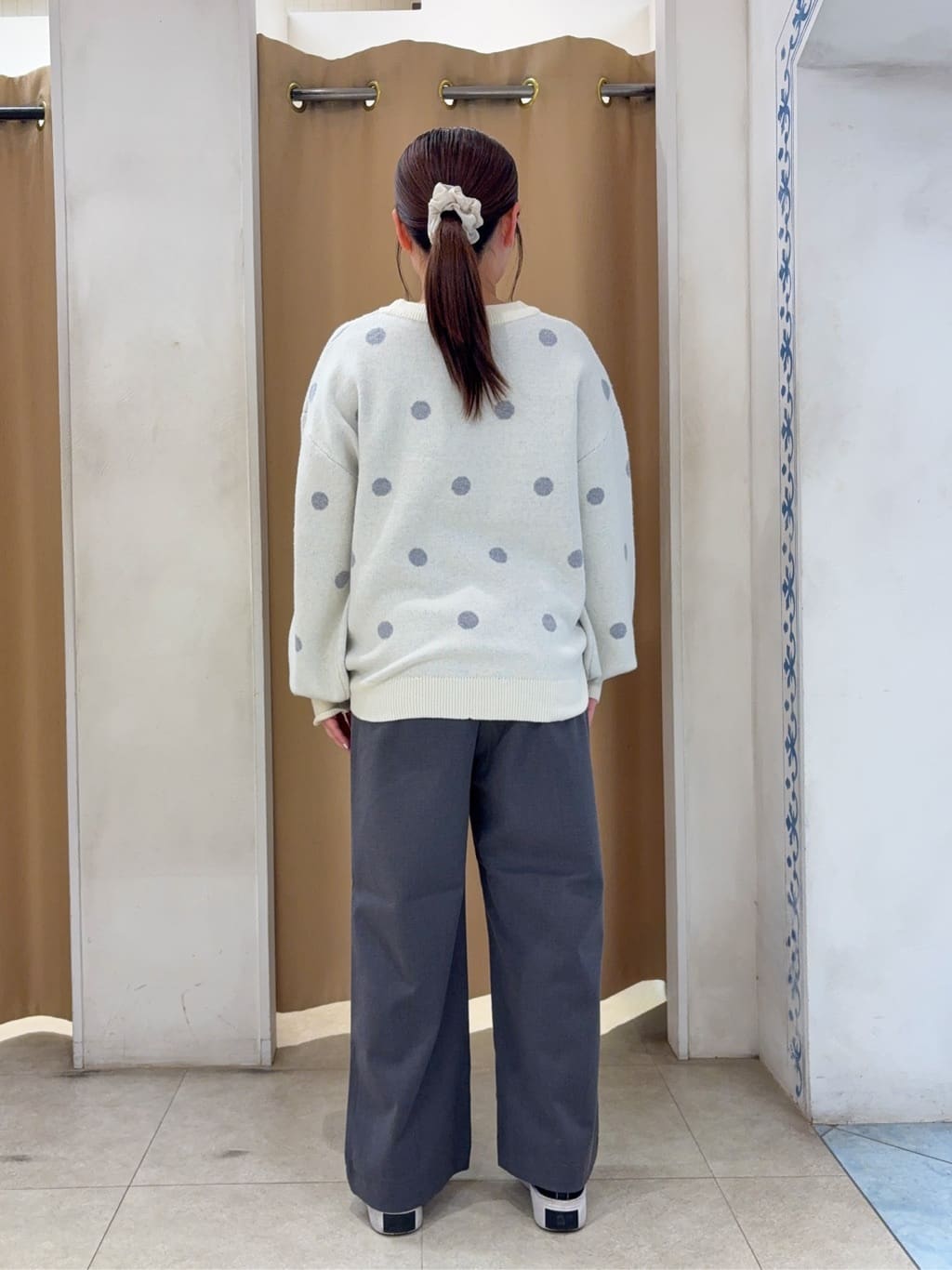 SO(R)Aさんの「SHOO･LA･RUE｜【S-LL/洗濯機可】体型カバーができる 大人のドット柄ニット」を使ったコーディネート