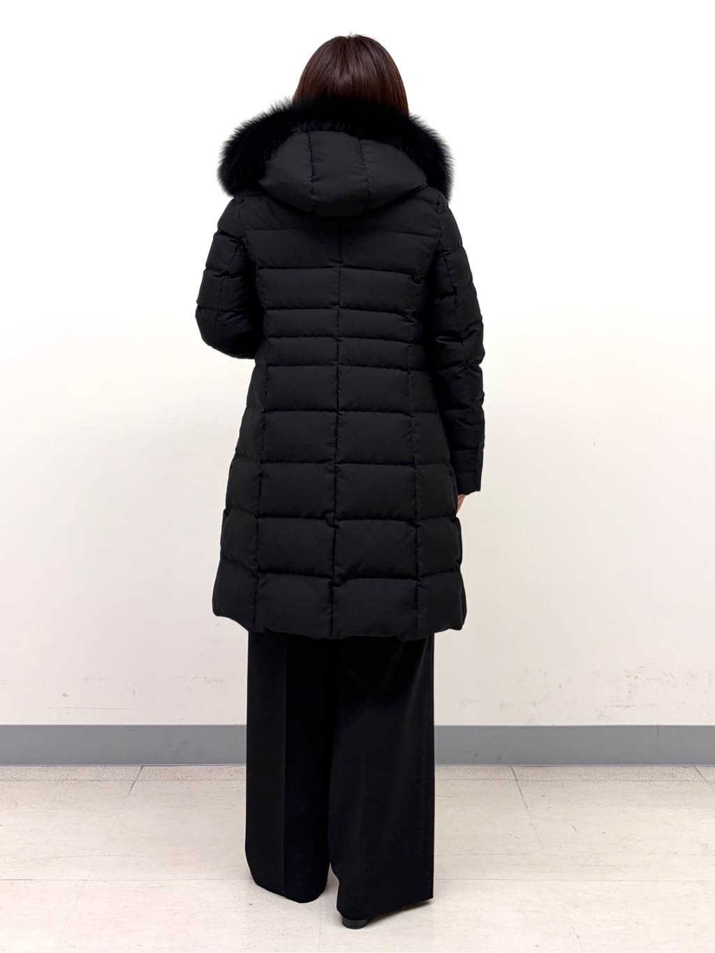 YUKARIさんの「INDIVI｜【名品／撥水／抗菌防臭】ロング丈リサイクルダウンコート」を使ったコーディネート