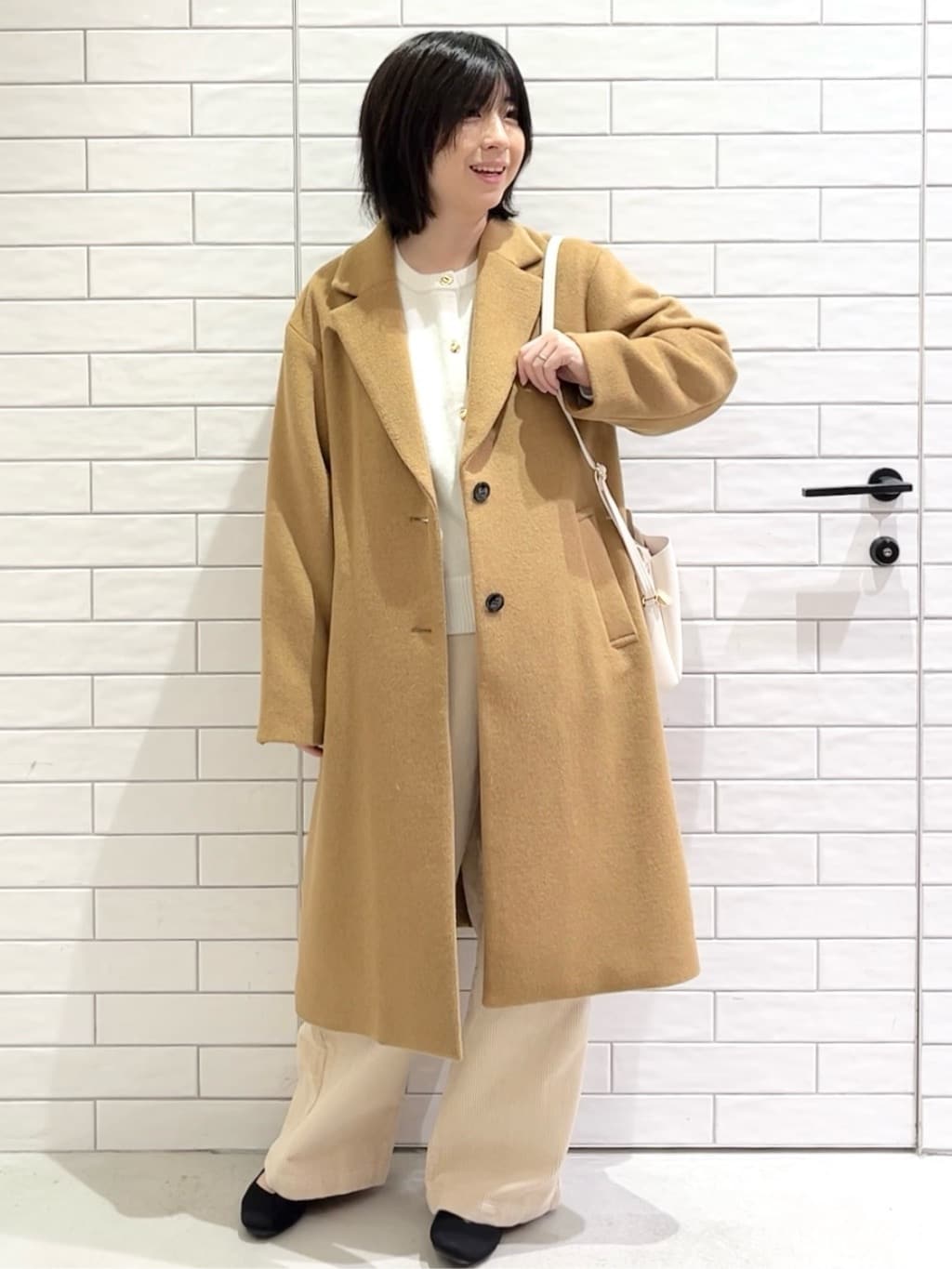 しおりさんの「OPAQUE.CLIP｜カシミヤブレンドウールチェスターコート」を使ったコーディネート