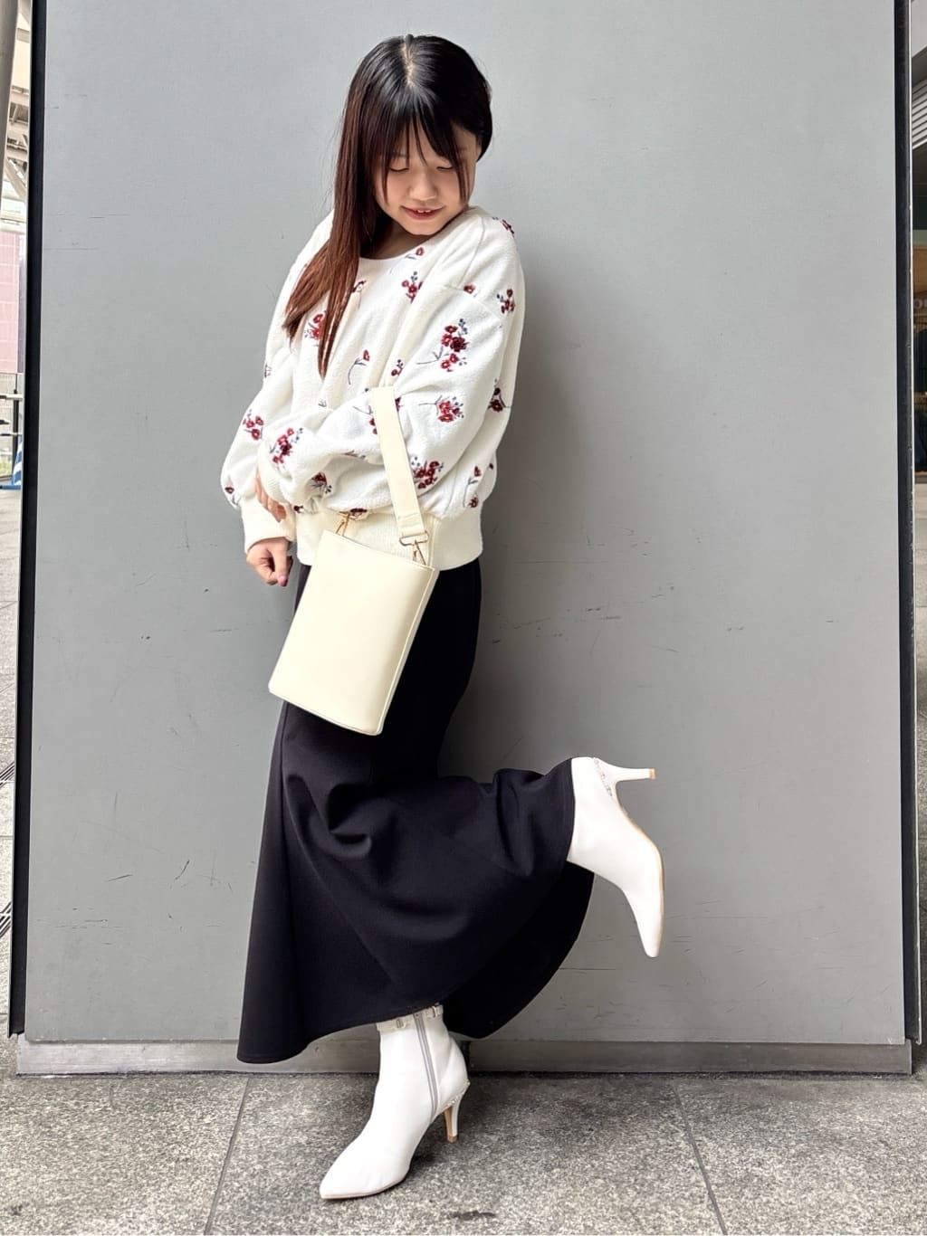 まっきーさんの「ESPERANZA｜ジュエルヒールショートブーツ」を使ったコーディネート