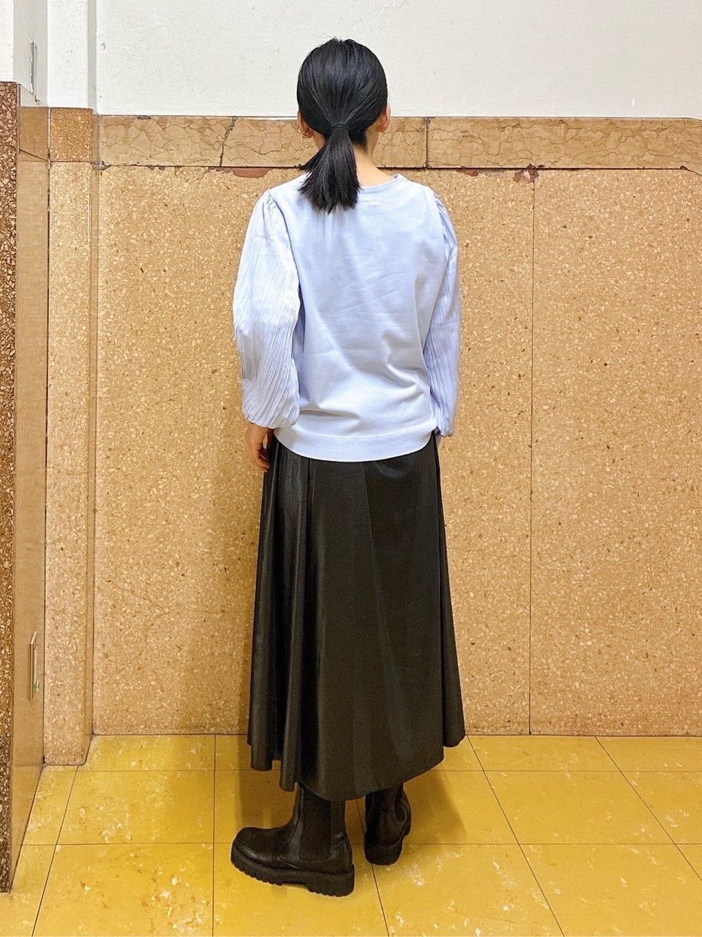 hattoriさんの「INDIVI｜レザー調ギャザースカート」を使ったコーディネート