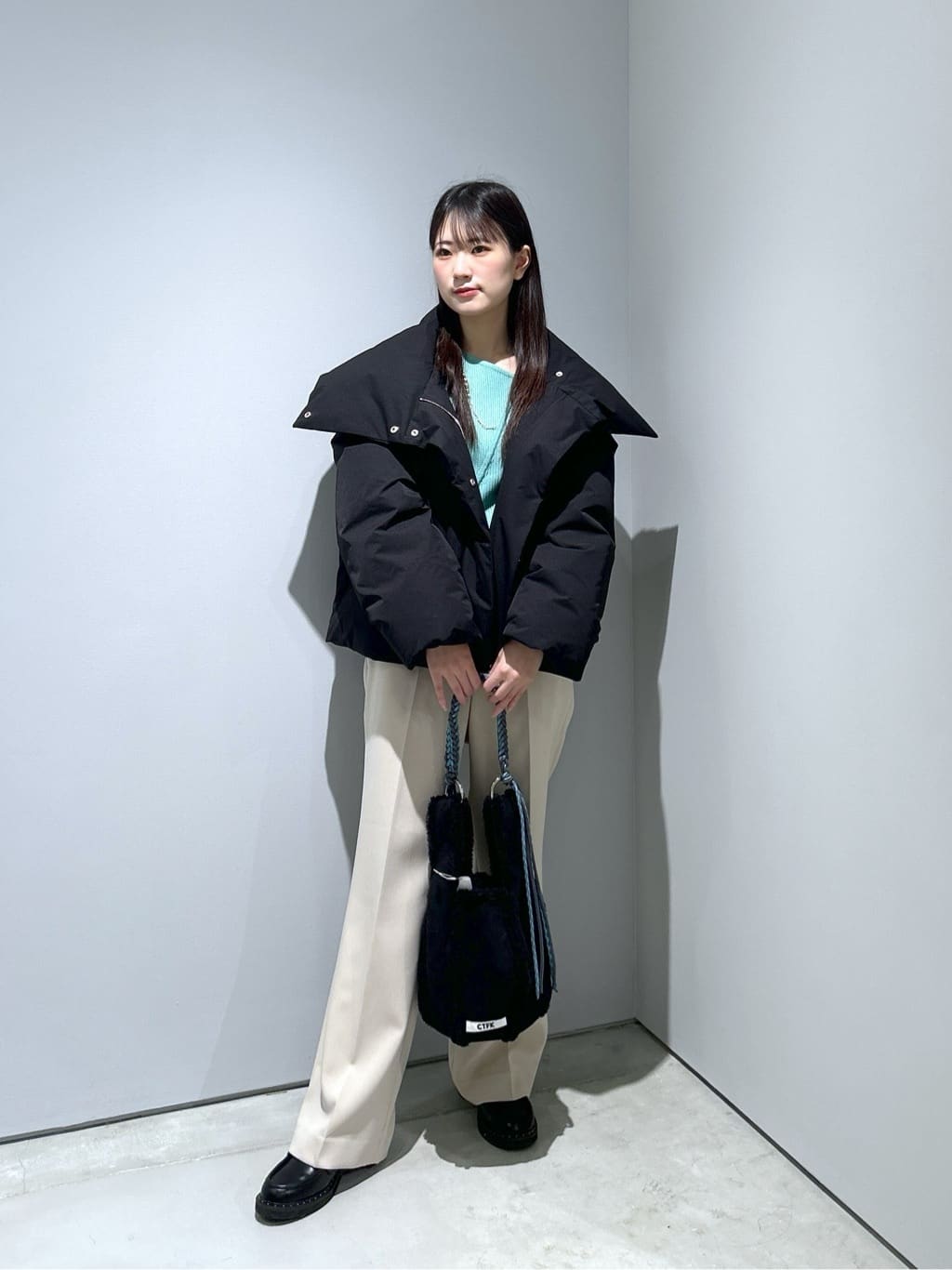 Renoさんの「INDIVI｜Timeless｜ストレートフレアパンツ」を使ったコーディネート