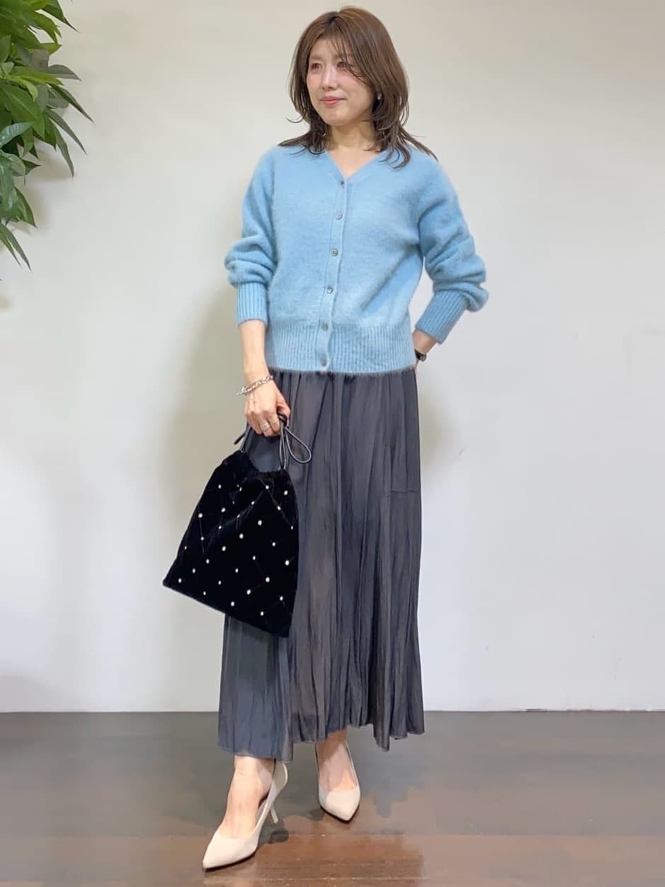 tomoさんの「UNTITLED｜【ふわふわニット/前後2WAY】フォックスカシミヤカーディガン」を使ったコーディネート