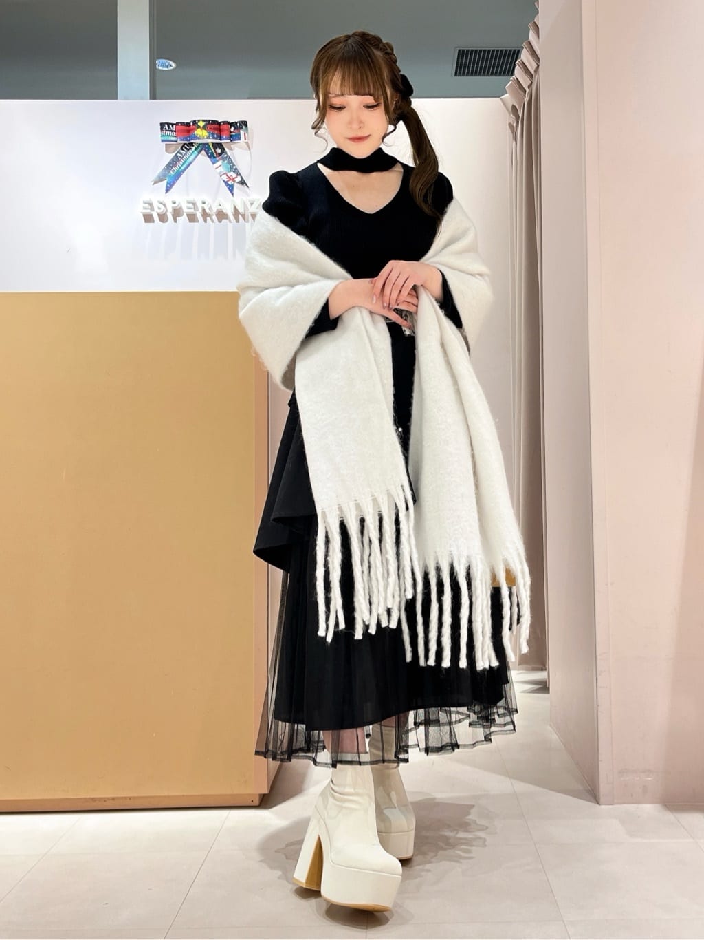 このかさんの「ESPERANZA｜【ラク盛り/約12cm】ラク盛り厚底ショートブーツ」を使ったコーディネート