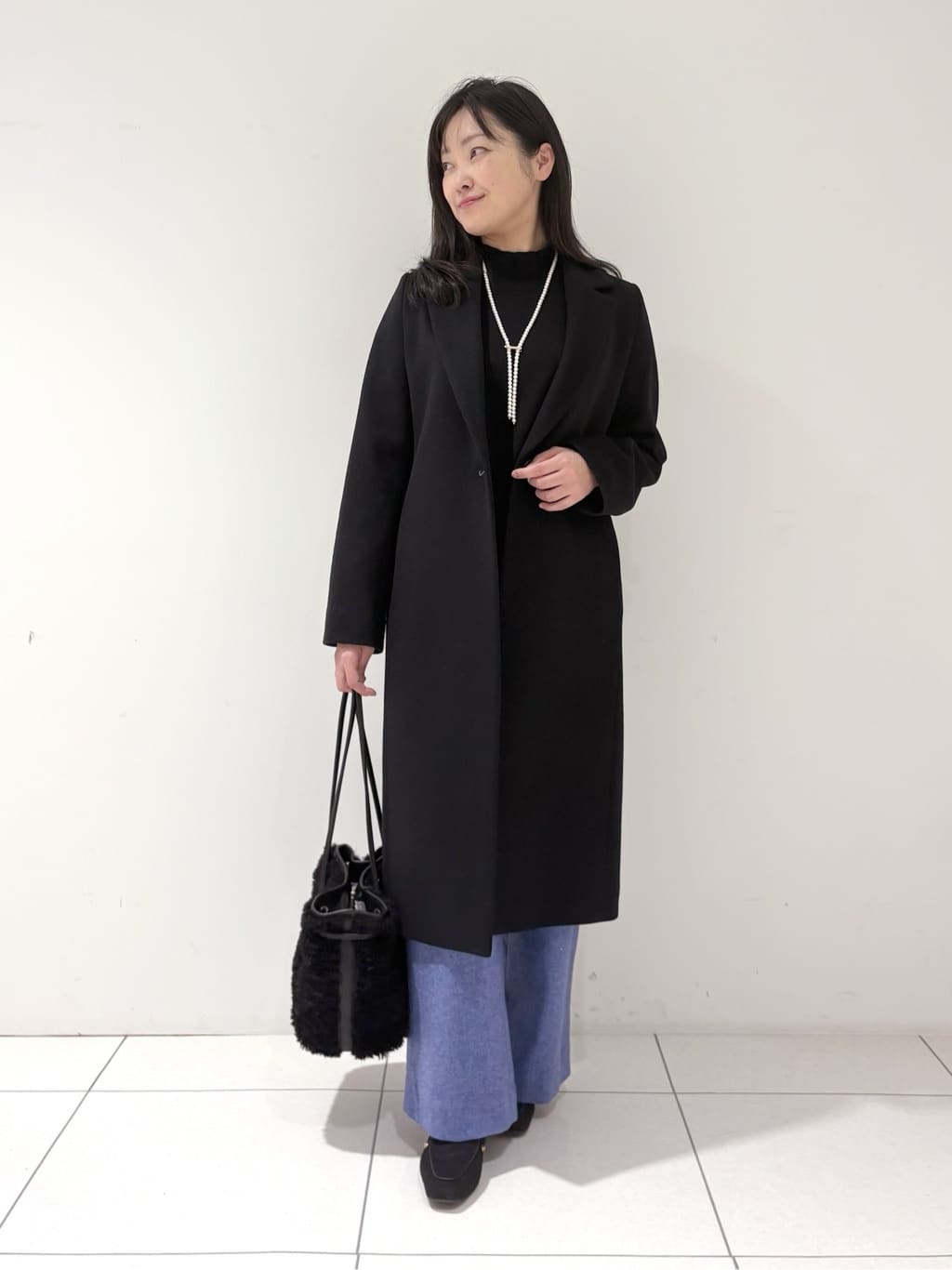 momokoさんの「INDIVI｜【名品コート／日本製】ウール100％チェスターコート」を使ったコーディネート