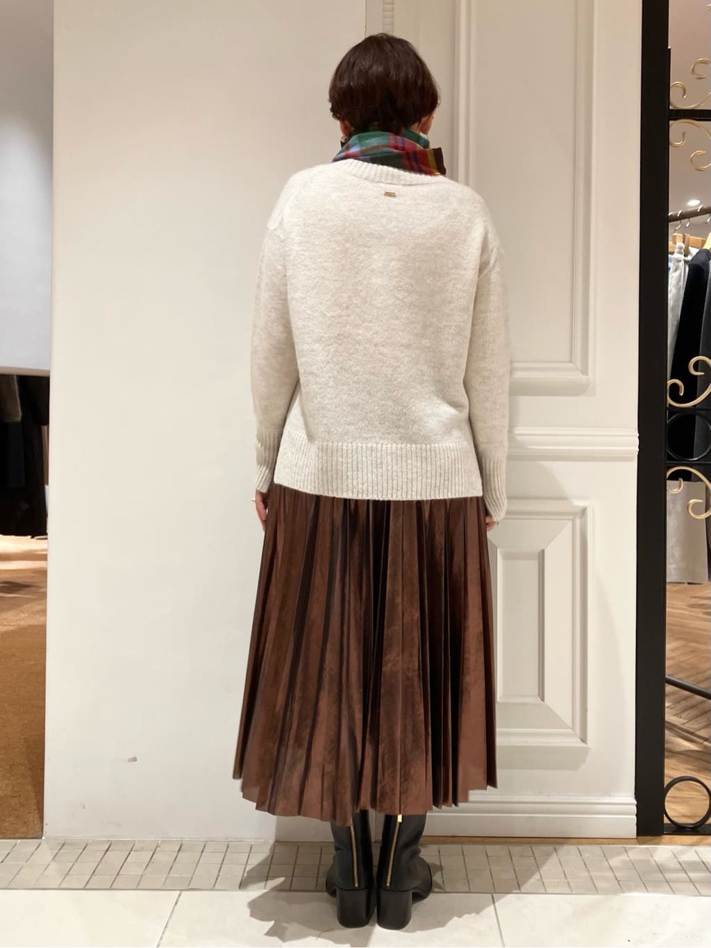 TAJIさんの「DRESSTERIOR｜◆【洗える/ストレッチ性/オンオフ】箔プリントプリーツスカート」を使ったコーディネート