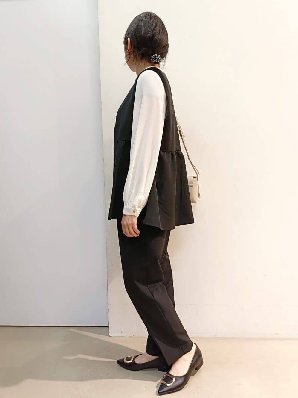 あんさんの「THE SHOP TK｜【通勤・きちんと見えに】ダブルクロス ペプラムジレ/セットアップ可」を使ったコーディネート