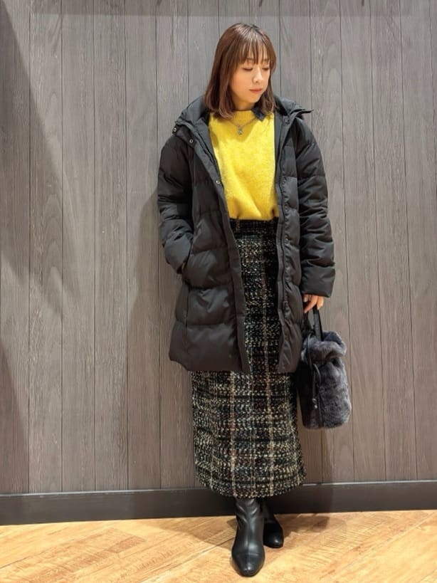 meiさんの「SHOO･LA･RUE｜【S-LL】ミックスカラーで高見え ラメツイード ナロースカート」を使ったコーディネート