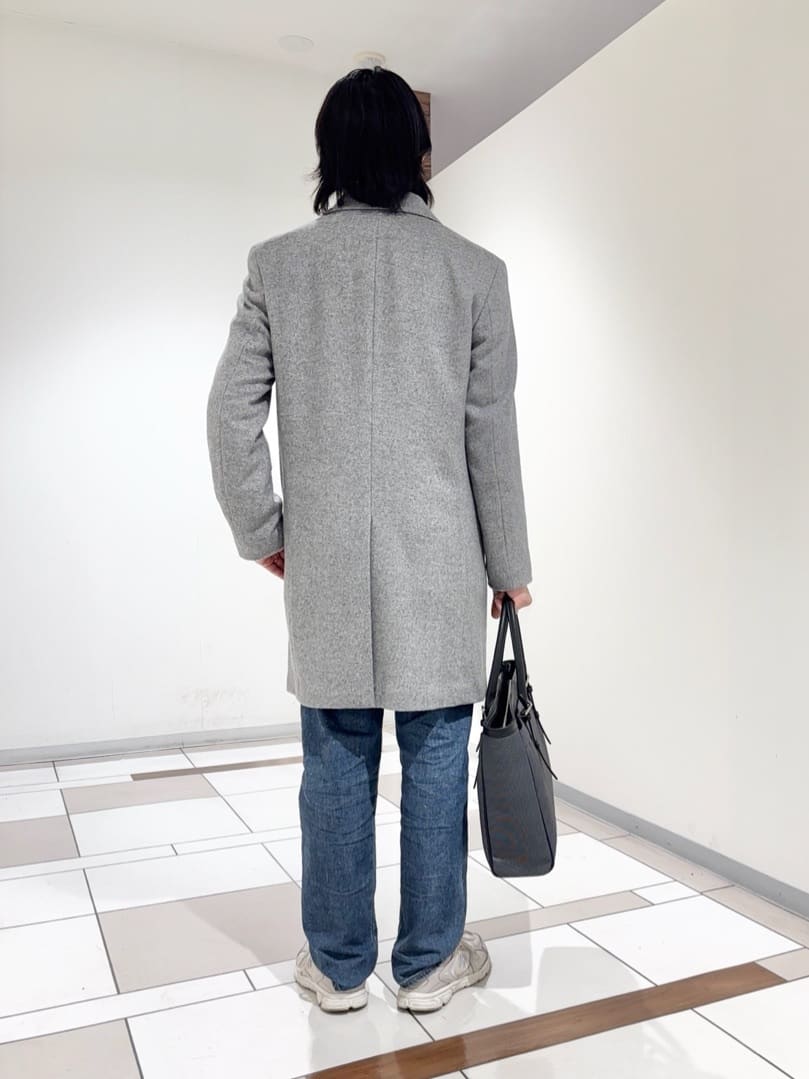 及川さんの「TAKEO KIKUCHI｜カシミヤブレンド ビーバー調ステンカラーコート」を使ったコーディネート