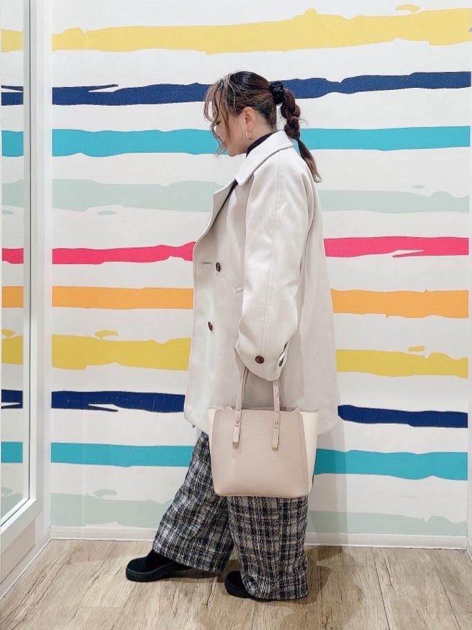 Peeさんの「SHOO･LA･RUE｜【2点セット】着るだけで決まる クラシカルなツイード調 チェック柄セットアップ」を使ったコーディネート