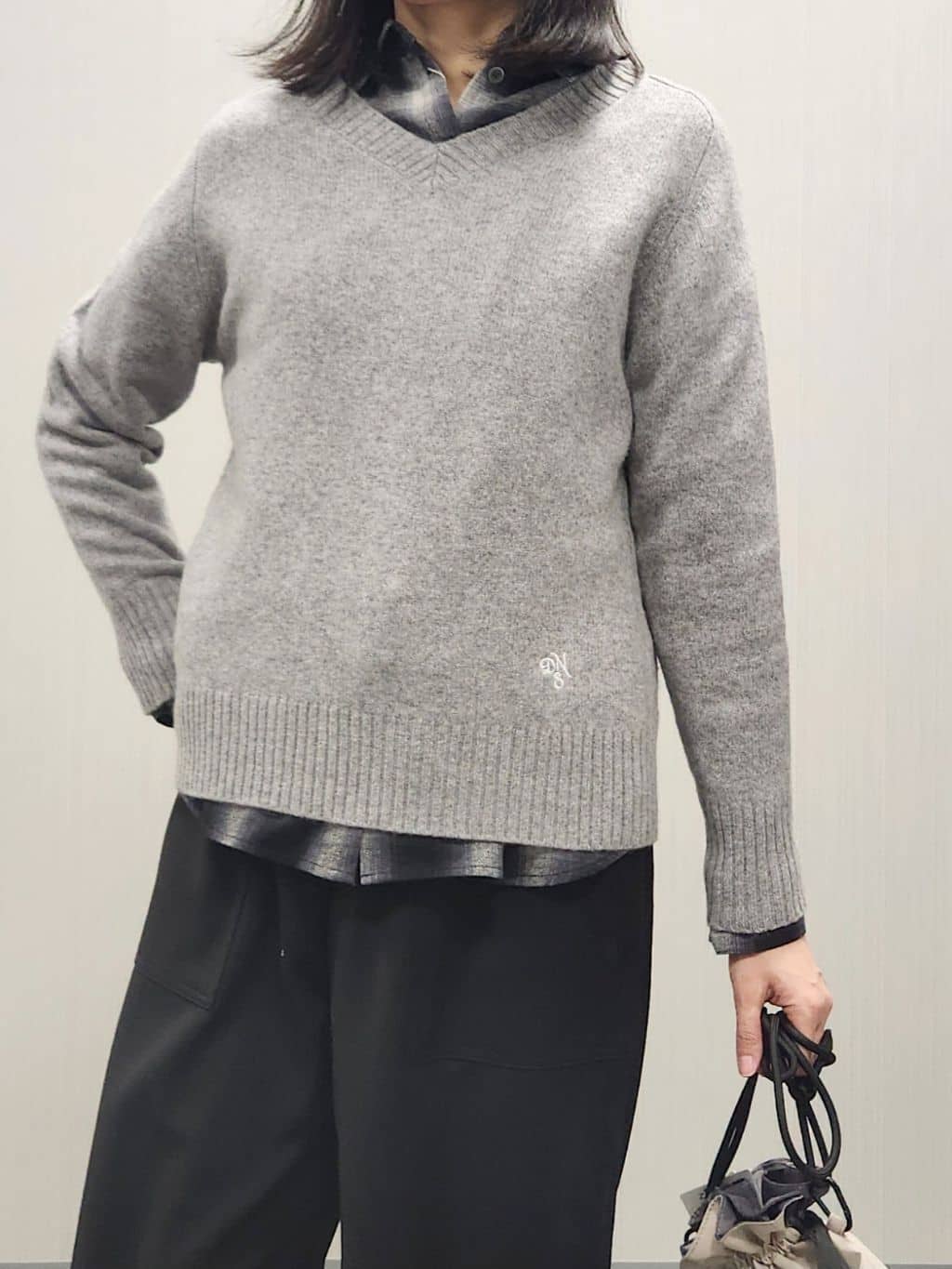 naraさんの「Dessin｜ウールカシミヤVネック」を使ったコーディネート