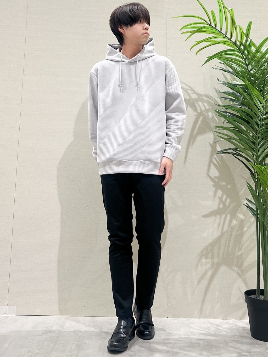 SHI-MAさんの「THE SHOP TK｜【さりげない表情が、品よく映える。】ふくれジャカードパーカ」を使ったコーディネート