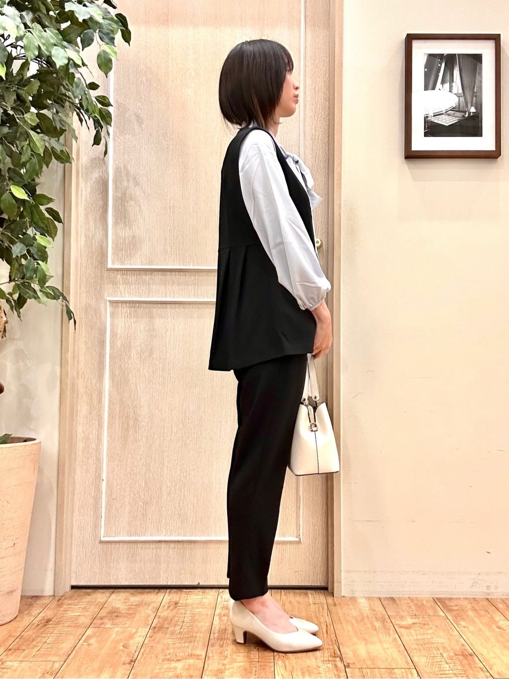 りかさんの「SHOO･LA･RUE｜【洗濯機可/セットアップ可/S-3L】きちんと楽に。カットジョーゼット テーパードパンツ」を使ったコーディネート