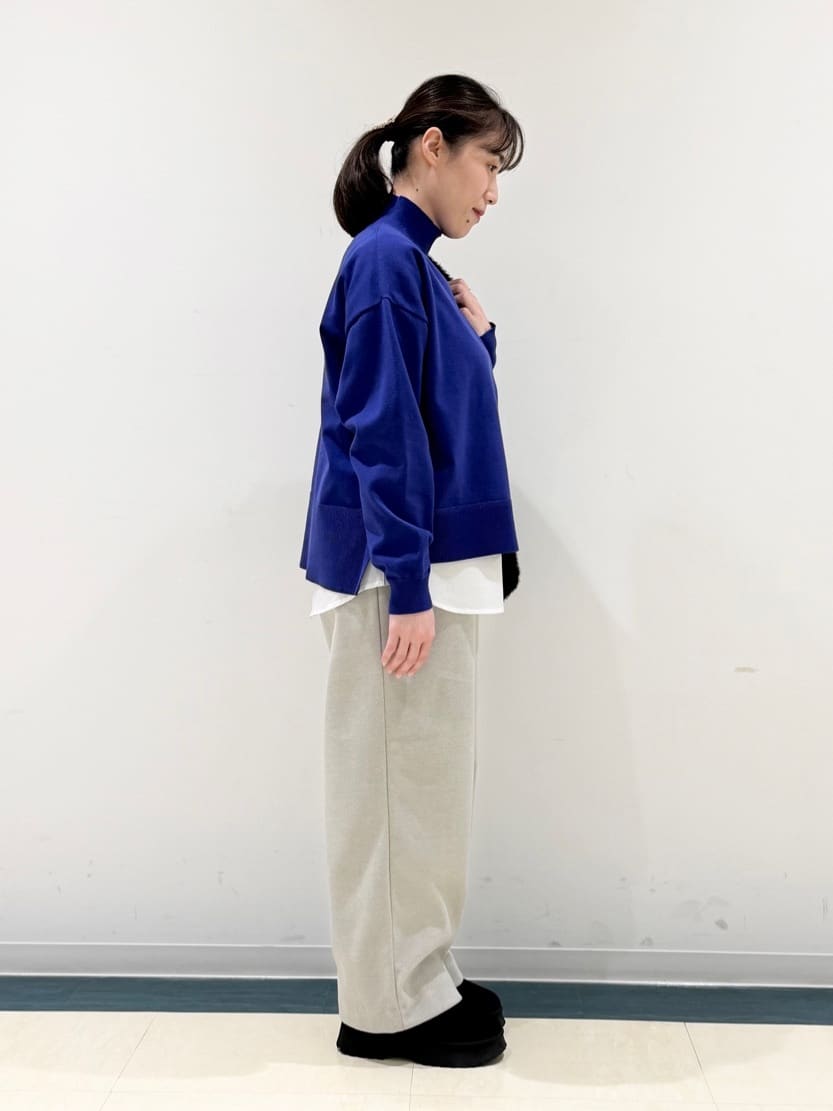 あんづさんの「SHOO･LA･RUE｜【2点セット/洗濯機可/S-LL】着回しがきく もちもちハイネックニット+裾シャツインナー」を使ったコーディネート