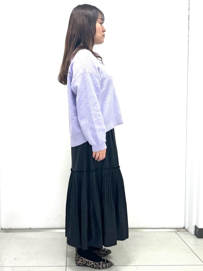 miさんの「Reflect｜【選べる5色／ゆったりシルエット】Vネックスパンコールニット」を使ったコーディネート