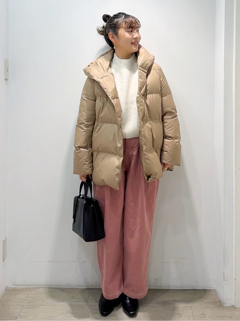 sumicaさんの「OPAQUE.CLIP｜コーデュロイタックワイドパンツ【洗濯機OK】」を使ったコーディネート