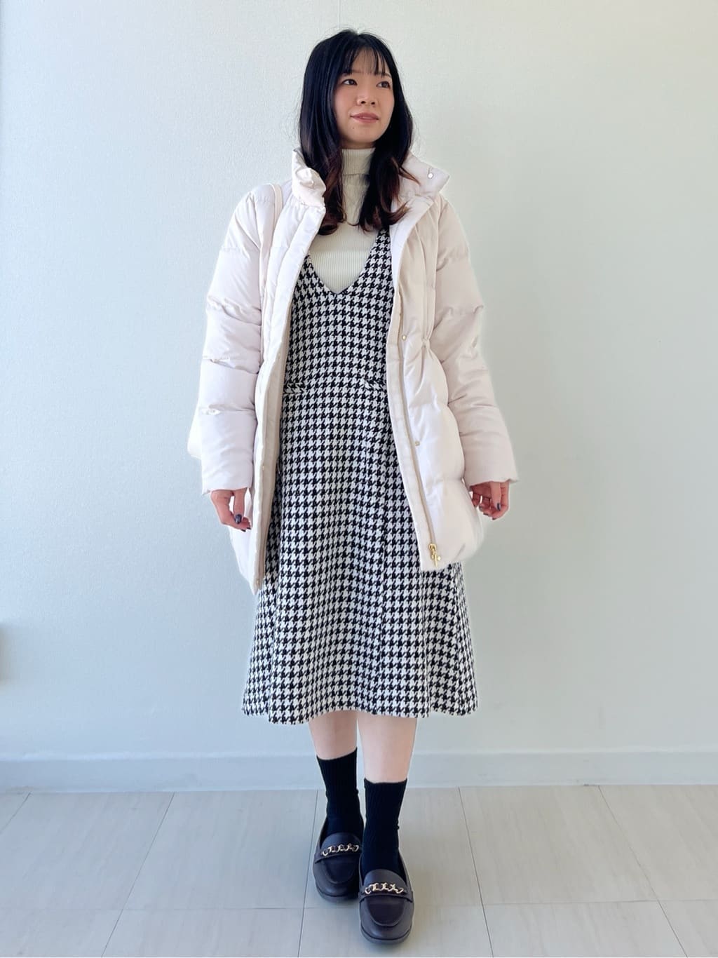 Mori Moriさんの「index｜KAWADAダウンドロストミドルコート【撥水／洗濯機OK／2WAY／静電気防止裏地】《XS～3L》」を使ったコーディネート