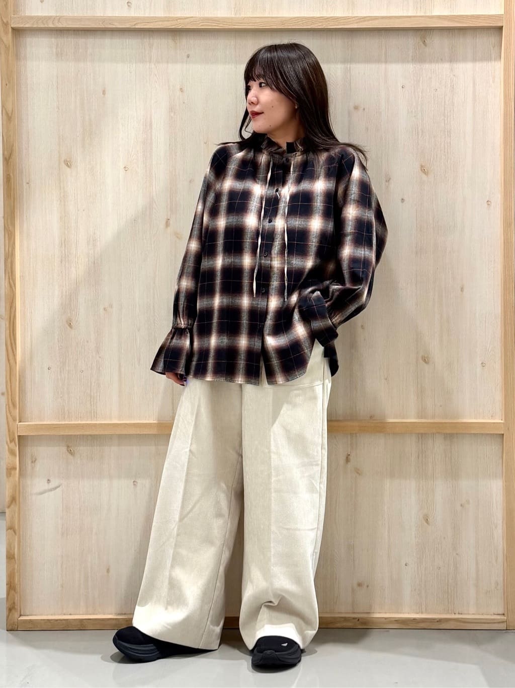 nanaさんの「THE SHOP TK｜起毛オンブレフリルブラウス」を使ったコーディネート
