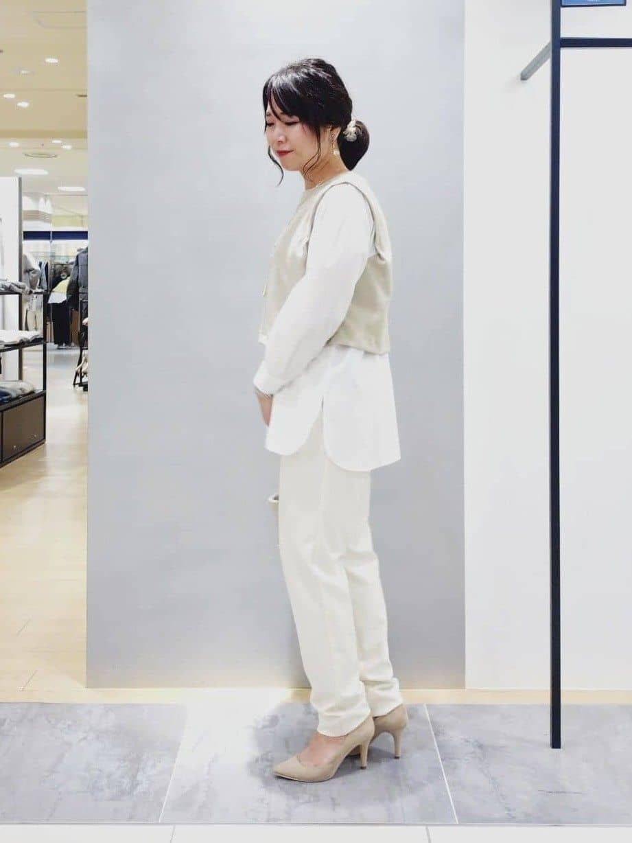 TOMOMIさんの「INDIVI｜【花粉付着防止／撥水／UVケア】名品トレンチコート」を使ったコーディネート