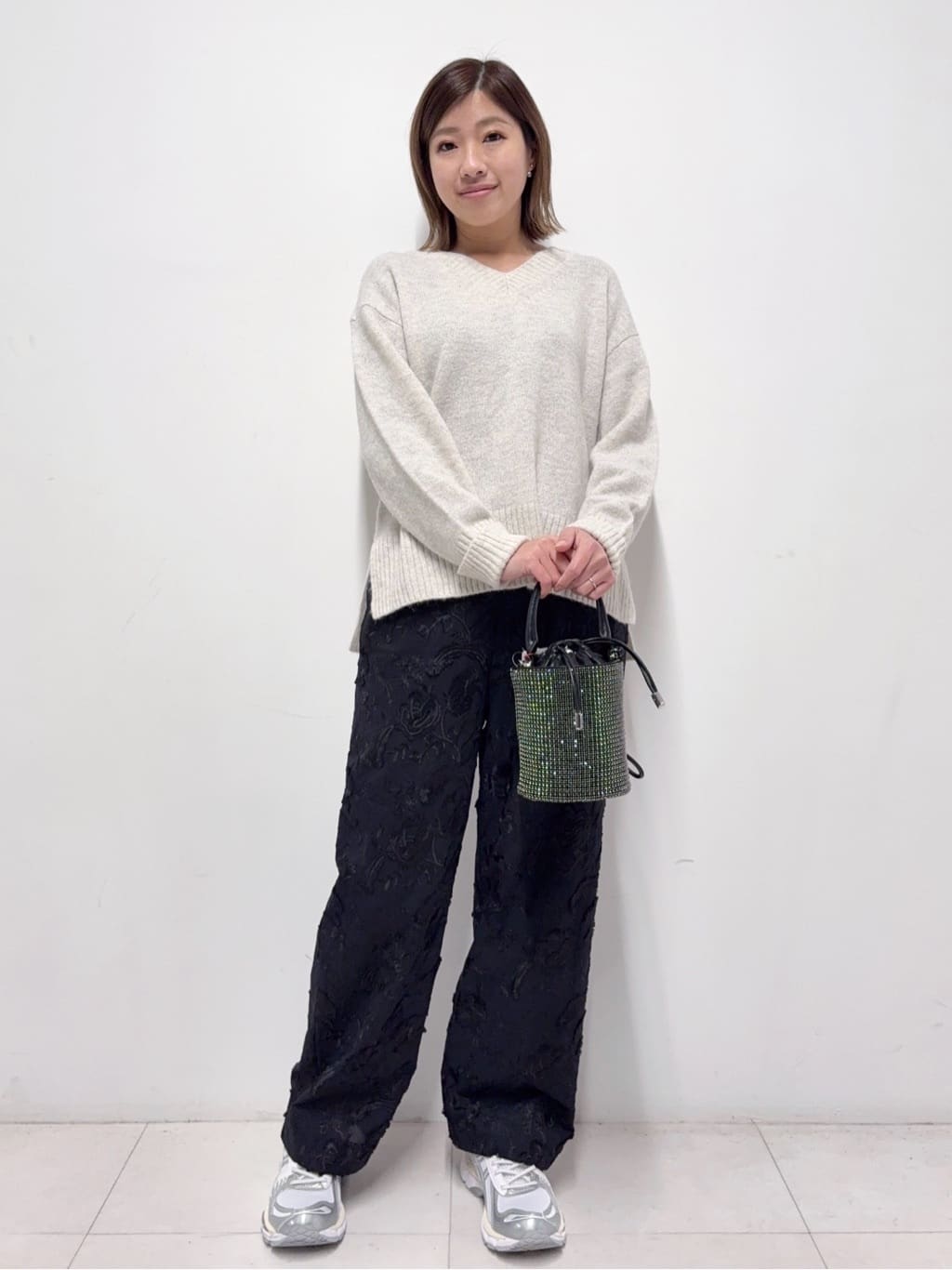 Nishijimaさんの「DRESSTERIOR｜アルパカブレンドVネックニット」を使ったコーディネート