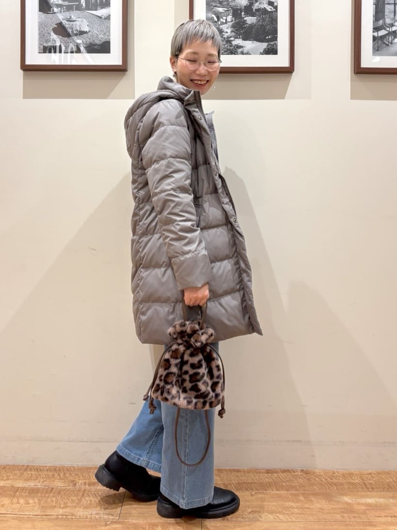 Ayumiさんの「SHOO･LA･RUE｜【洗濯機可/撥水】フェイクファーフード ロングダウン」を使ったコーディネート