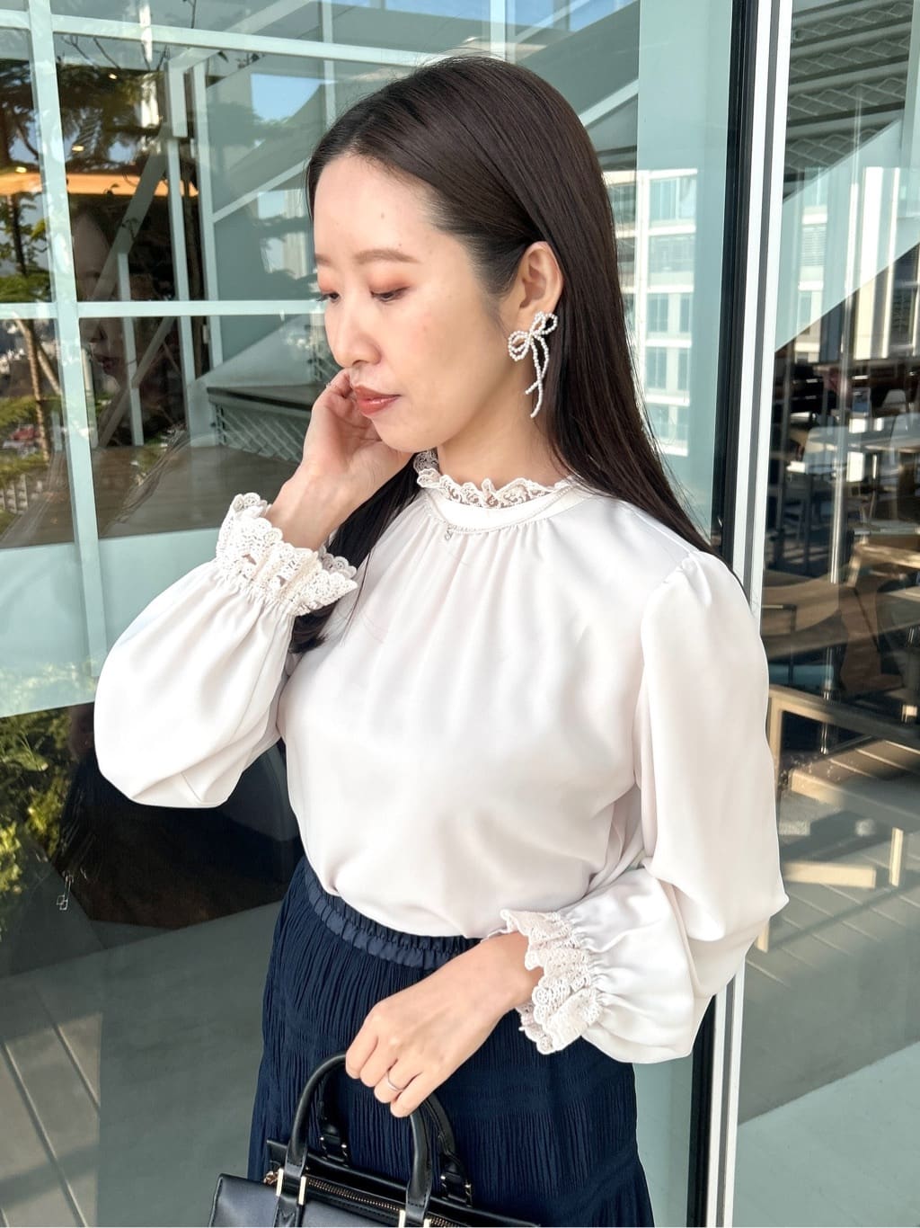 teiさんの「Couture brooch｜【2WAY・ハレの日・通勤】エンブロレースブラウス」を使ったコーディネート