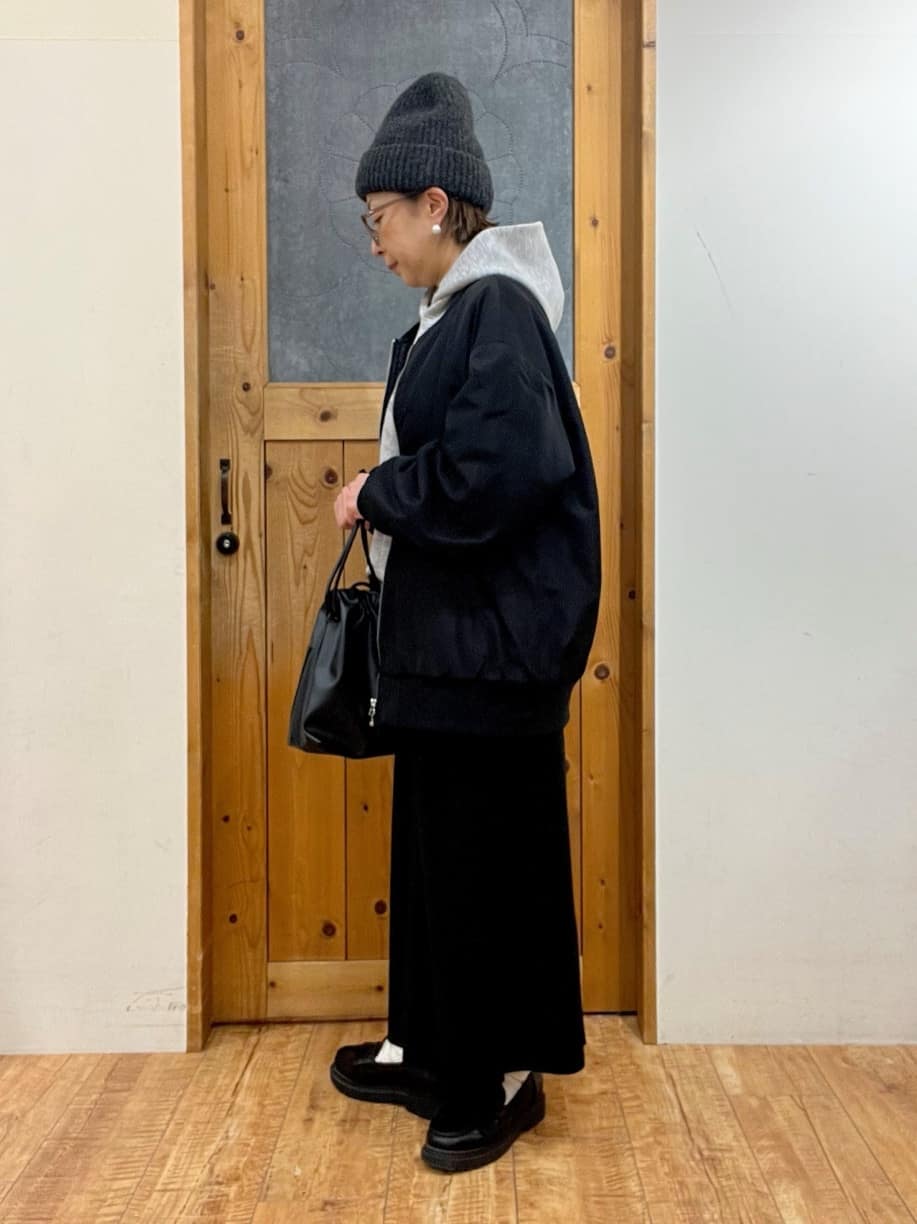 ゆみさんの「SHOO･LA･RUE｜【セットアップ可/S-LL/なめらかタッチ】選べる3柄 ロゴ入りプルパーカ」を使ったコーディネート