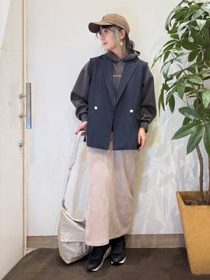 misakiさんの「SHOO･LA･RUE｜【セットアップ可/S-LL/なめらかタッチ】選べる3柄 ロゴ入りプルパーカ」を使ったコーディネート