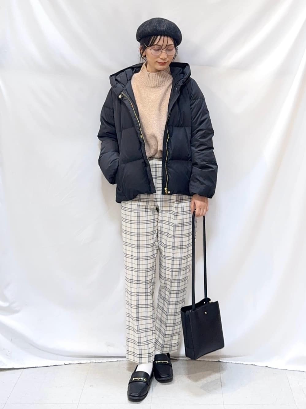 𝐇𝐢𝐫𝐨𝐦𝐢さんの「SHOO･LA･RUE｜【撥水/洗える】ショートフーディーダウン」を使ったコーディネート