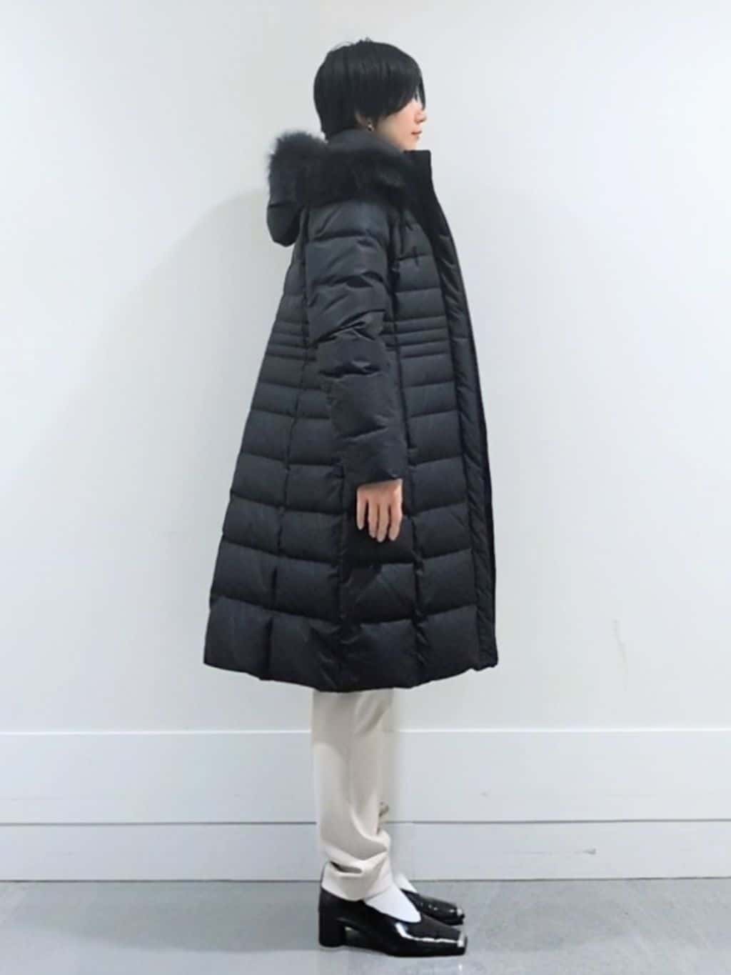 ミズタさんの「UNTITLED｜【はっ水機能/フード取り外し可/防寒】ロングダウンコート」を使ったコーディネート