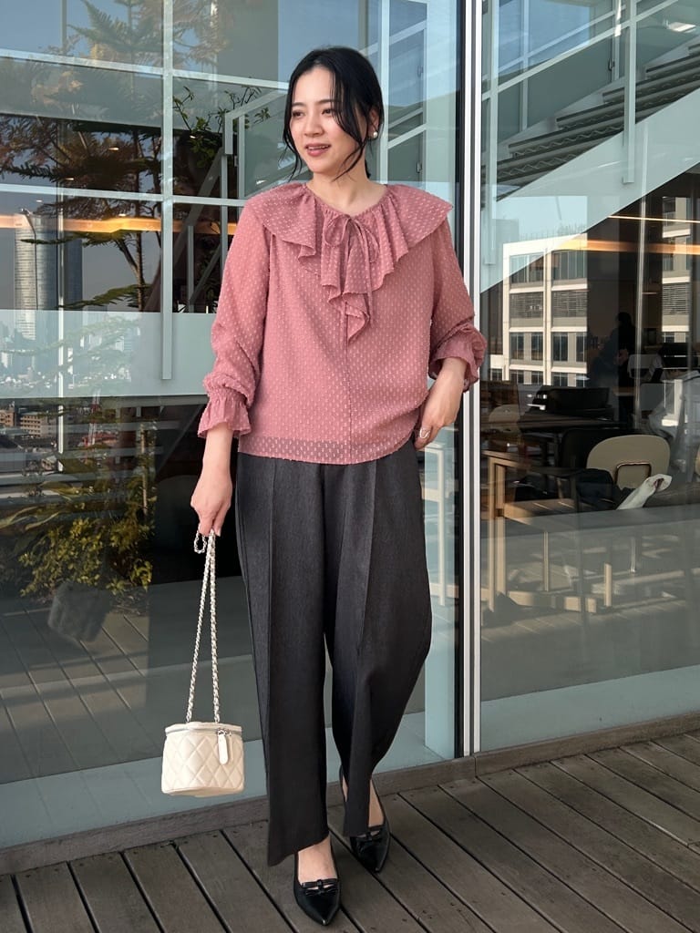 shinoさんの「Couture brooch｜【撥水・洗える】ハーフ トレンチコート」を使ったコーディネート